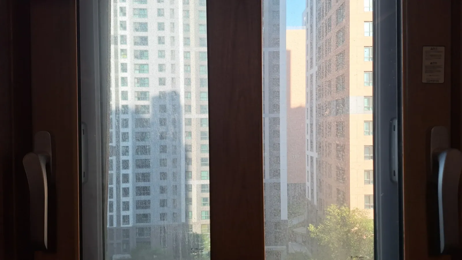 서재유리창청소 아파트 우드 프레임 이중창 전체 작업 전 실제 시공 사례