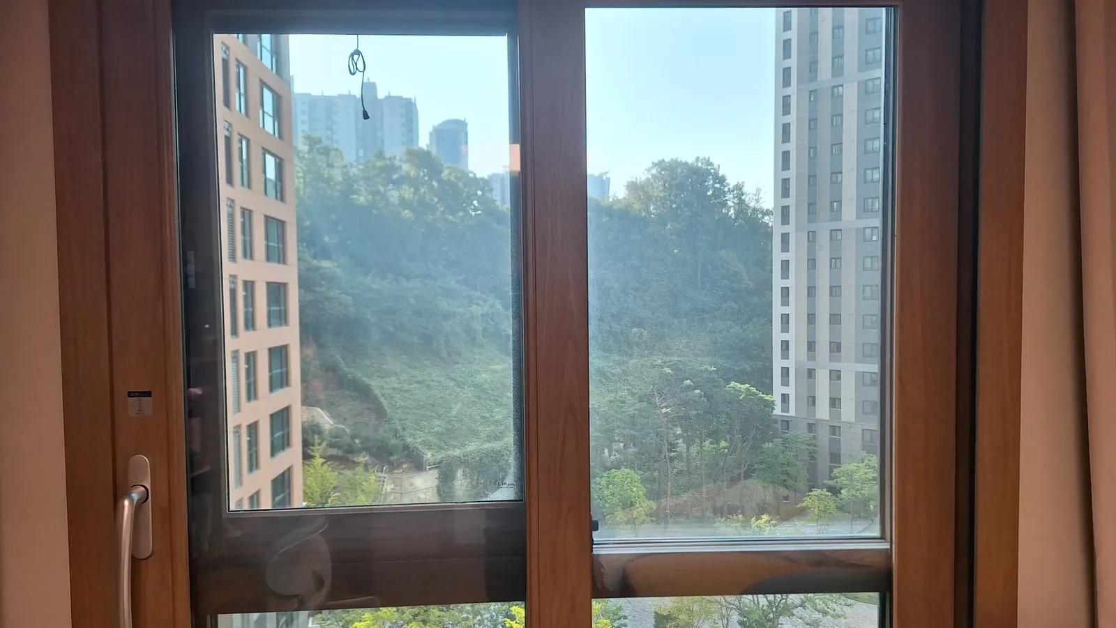 동대문유리창청소 아파트 방 창 전체 작업 전 실제 시공 사례