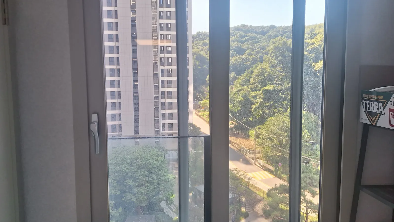 시흥유리창청소 아파트 창 유리 전체 작업 전 실제 시공 사례